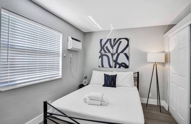 Rustic Retreats: Beachy 1BR in the heart of Fort Lauderdale