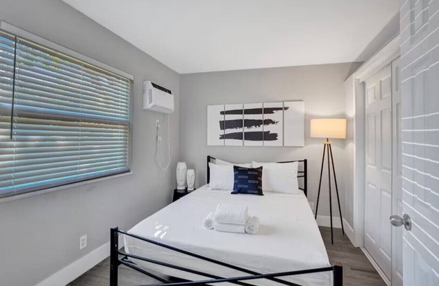Rustic Retreats: Beachy 1BR in the heart of Fort Lauderdale