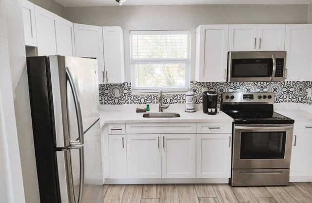 Rustic Retreats: 2BR for 6 guests minutes from Las Olas