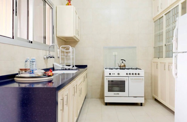 Ruwi apartment - great location