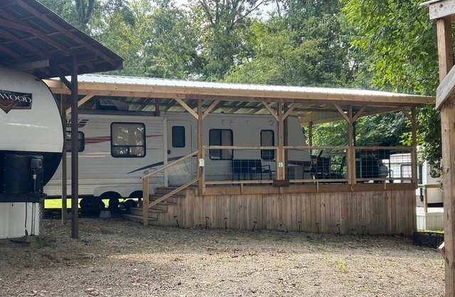 RV There Yet Roomy, Modern Camper on Lake Douglas near Gatlinburg & Pigeon Forge