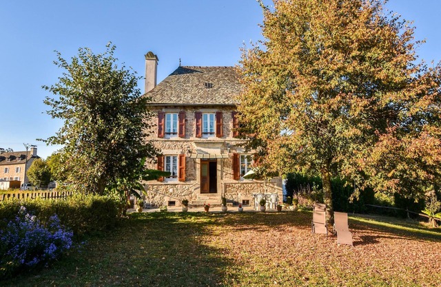 Sénezergues Garden Hideaway