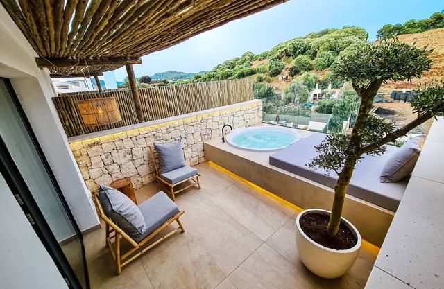 S Estancia Suites