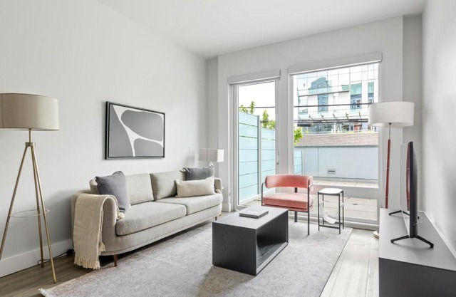S Lake Union 1BR w Gym WD nr Denny Park SEA-367