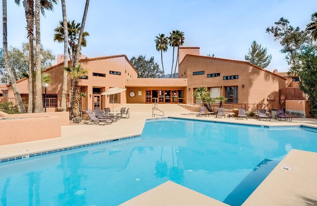 Sabino Canyon Luxe Condo w/MOUNTAIN Views, 1 bed 1 bath