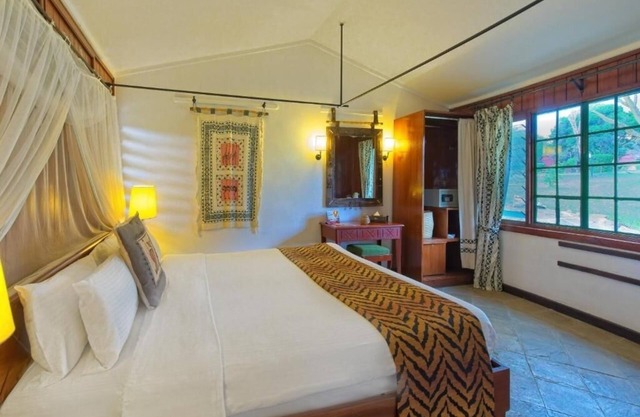 Safari Lovers' Dream: Relaxing Hotel w/Outdoor Swimming Pool