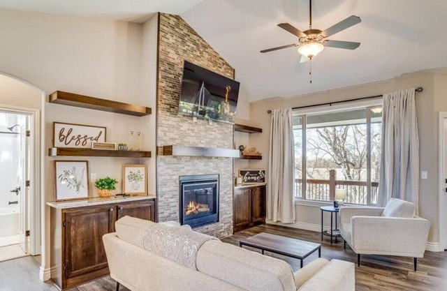 Safe 5 Bed Beautiful Home in quiet neighborhood