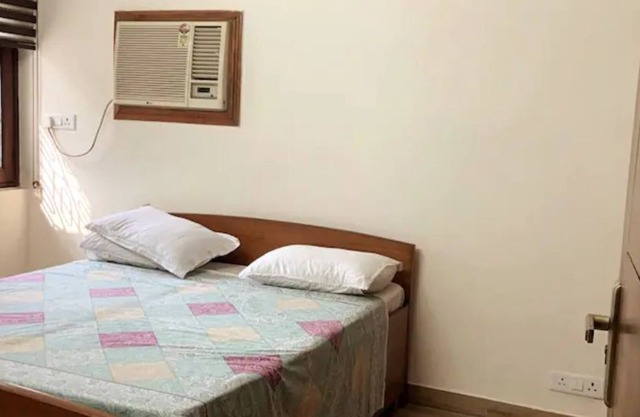 Safe home stay near central Delhi and south Delhi