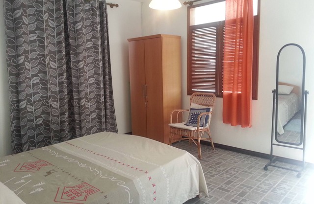 Sagar Villa, lovely garden villa with apartments at only 1 min walk from beach