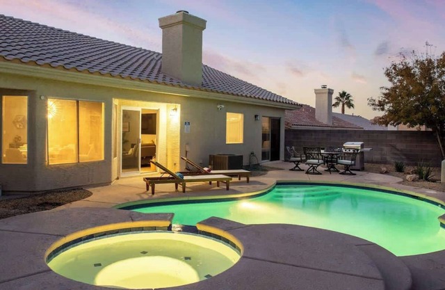 Sail in Sky - Remodeled 3BR Vegas Spa and Pool!