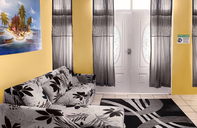 Sailor's Gem I: Feel the Real Caribbean Life and Live Local at this Apartment!