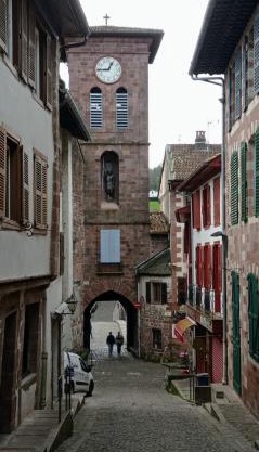 Saint Jean Pied de Port. Centre Ville. Rue Piétonne