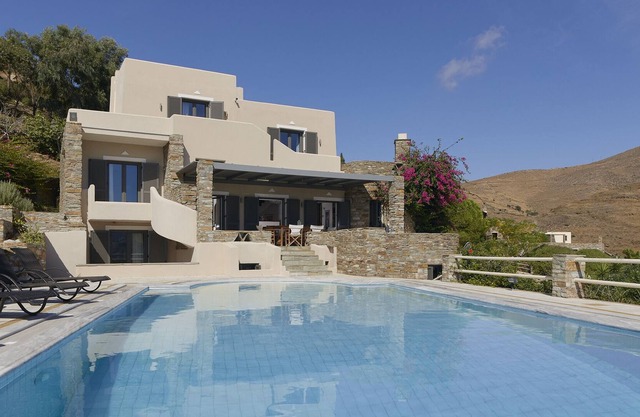Salt House - Luxurious Accomodation with pool next to Koundouros Bay