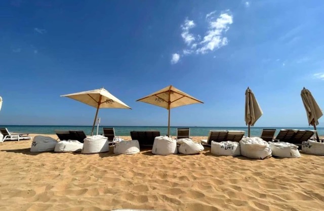 Salty Sea life - 2 bedroom wide pool view at Azha