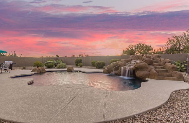 San Tan Super Sparkling Pool/Slide Home! 30 Night Min.