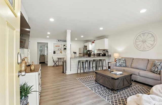 Sanctuary on Sherwood w/a Backyard Oasis!
