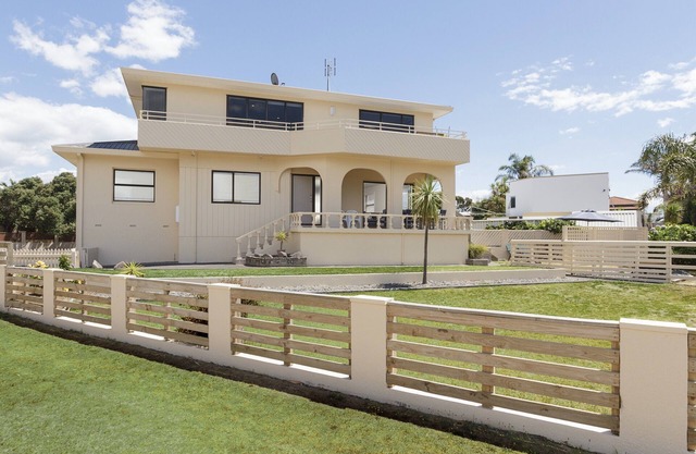 Sand Castles - Mount Maunganui Holiday Home