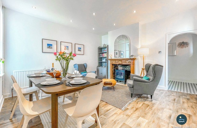 Sanderlings - holiday home close to beach