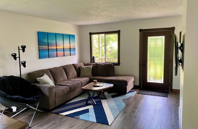 Sandhill Cottage, new 2-bedroom house in Elberta, dog friendly