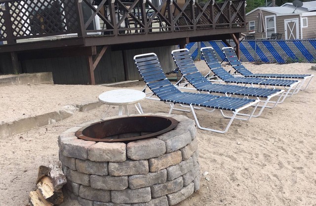 Sandy Beach Oasis on Lake Ivanhoe