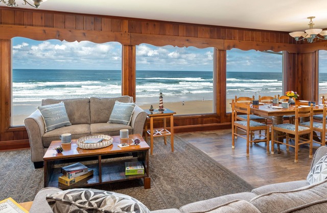 Sandy beach with huge surf views, hot tub, tide pools, private beach steps