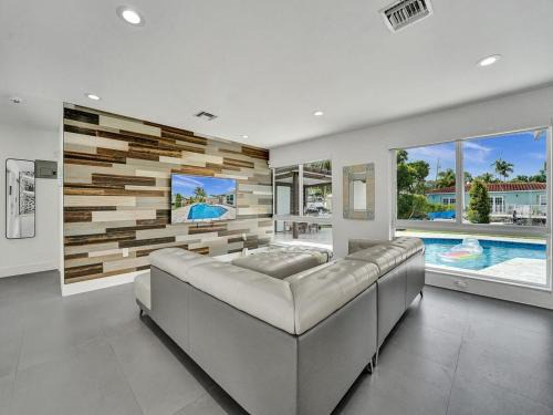 Sandy's Sunshine Oasis