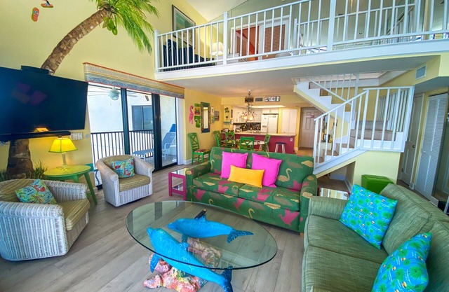 Sanibel Harbour Resort: Bay View Tower 1131 Penthouse views of Sanibel in this 3 bdrm 3 bath condo
