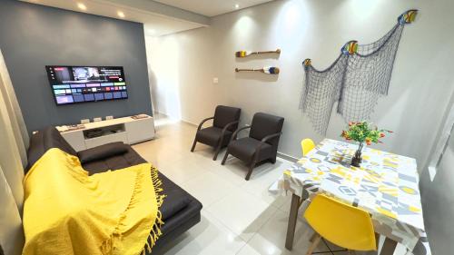 Santos - Gonzaga - 1 quadra praia com garagem