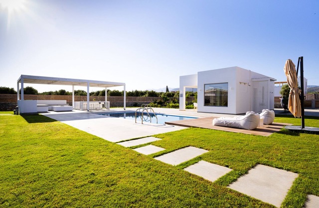 Sardines Luxury Villa 1 with Private Pool and Garden