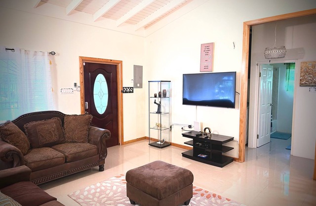 Save Haven Home, 1;30 minutes from both Kingston and Montego Bay.