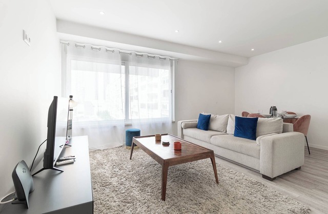 Savory Brown Apartment, Sete Rios, Lisbon