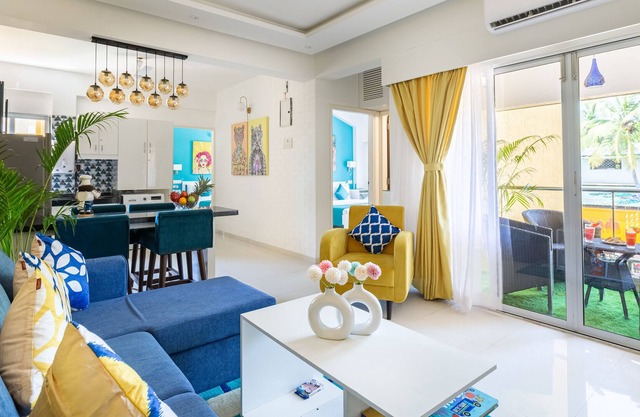 Sazz by AlohaGoa! Stunning 2BHK apartment with pop art décor, 3 balconies