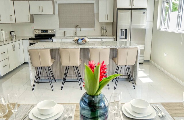 SBS Modern Seaview Villa - 5 bed/4bath with Private Pool and Chef Included