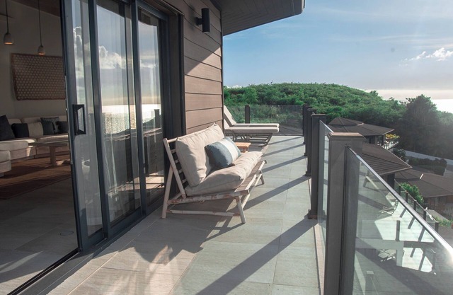 Scenic Beachside 2 Bedroom Villa with Kitchen w/Top-Notch Comforts and Serenity