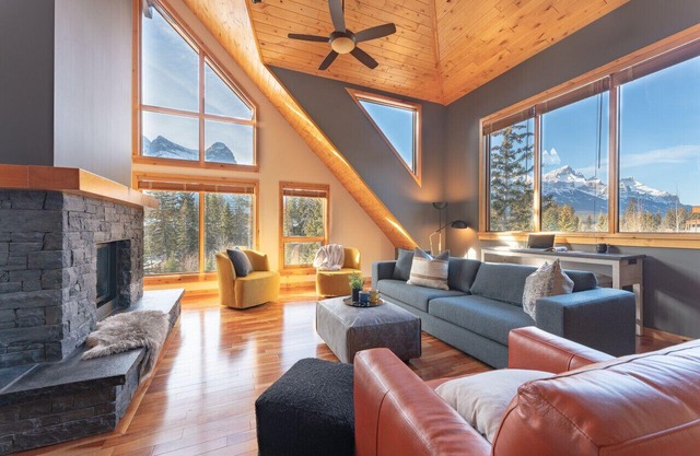 Scenic Bliss Penthouse | Prime Location
