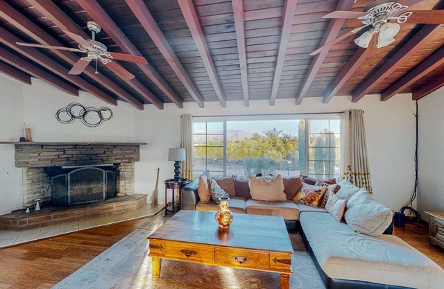 Scenic desert home with mountain views, covered patio, AC, & washer/dryer