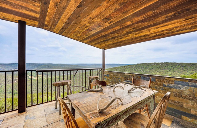 Scenic Leakey Vacation Rental w/Private Patio!