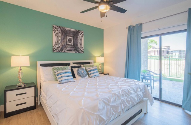 Scenic Patio》Pool, Hot Tub, King Beds + Golf!