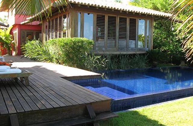 Scenic Waterfront Villa - Overflow Pool & Tropical Landscape