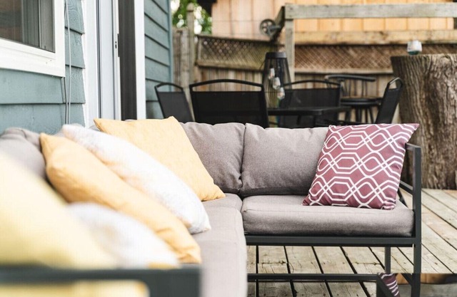 Scenic Waterfront Cottage Retreat - Firepit & BBQ