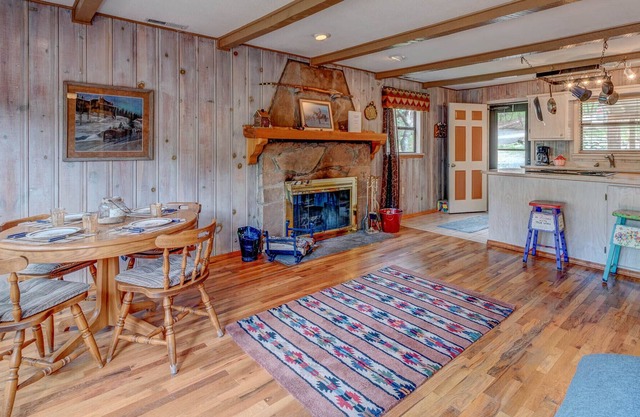Schaffer Scherenity | Pet Friendly, Hot Tub, Fence