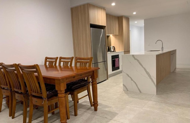 Schofields Brand New 2 Br Apt Parking Privacy