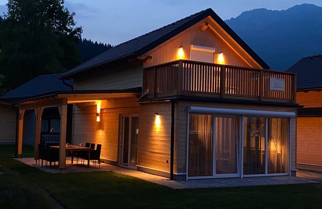 Schwalmhütte - Newly built chalet directly on the ski slope