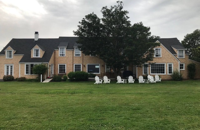 Sconset vintage mansion ON bluff- direct to beach nSteps to village + more beach