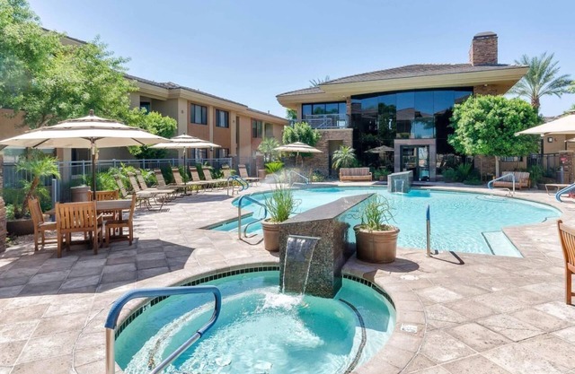 Scottsdale Oasis Condo near golf and shopping