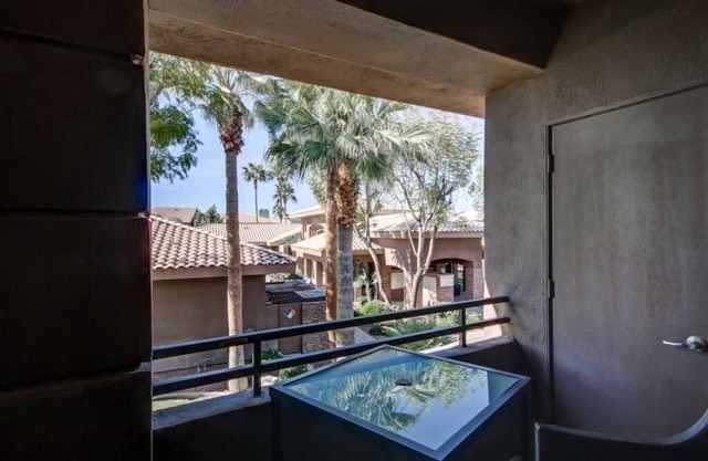Scottsdale - Popular area.close to golf, shops, dining, hiking.