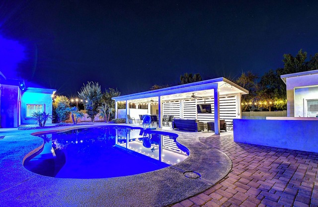 Scottsdalestays: 9BR/6BA Luxury Estate with Pool, Hot Tub & Resort Amenities