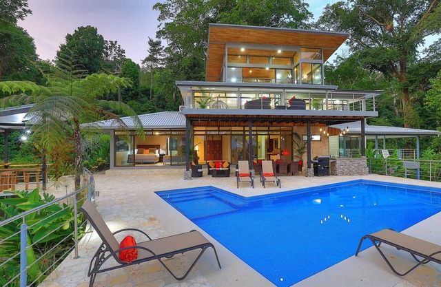 Sea Breeze II Luxury 6 BR Oceanview Estate between Dominical and Manuel Antonio