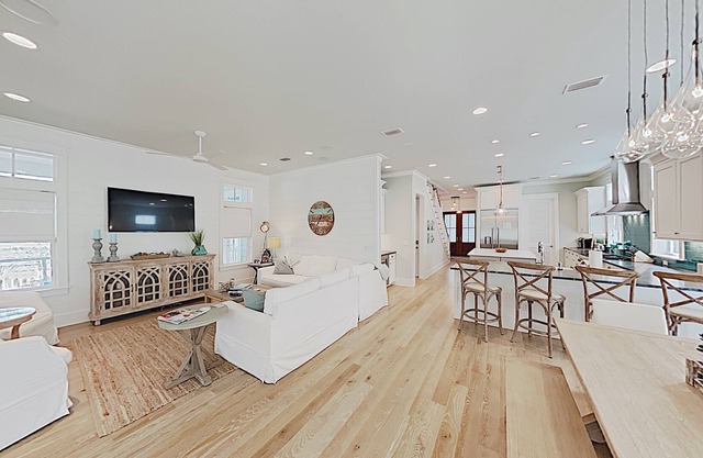 "Sea D'Light"- Located In Beautiful Watersound West - Deeded Beach Access - Sleeps 10