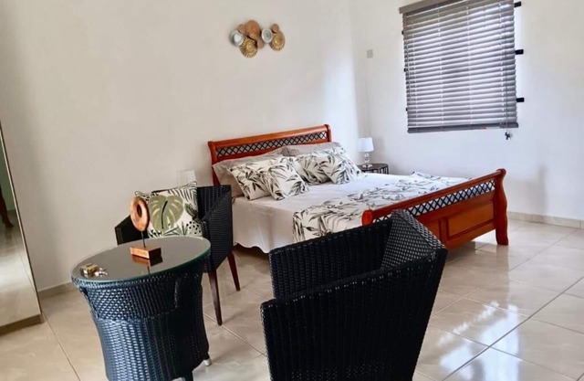Sea La Vie Villa Amaillys Grand Gauben5 minutes walk to the beach & amenities